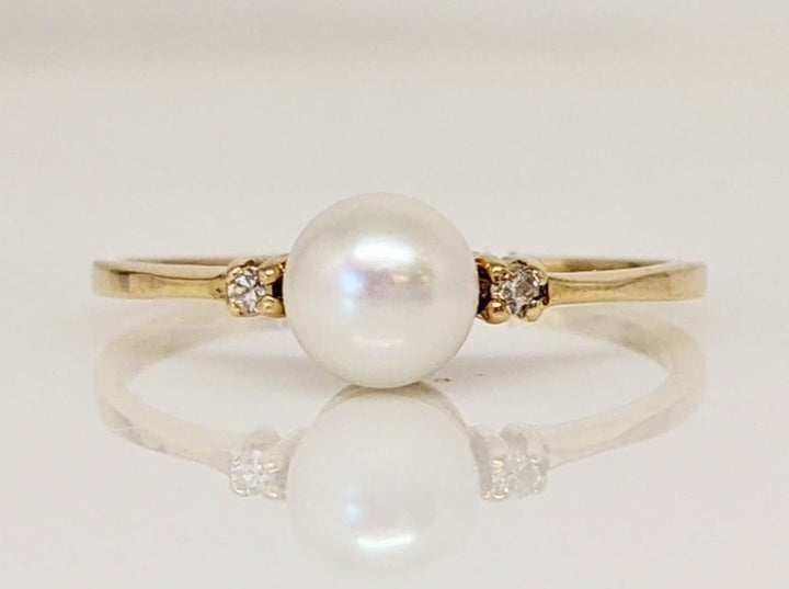 14K PEARL ROUND 5MM WITH (2) MELEE ESTATE RING 1.1 GRAMS