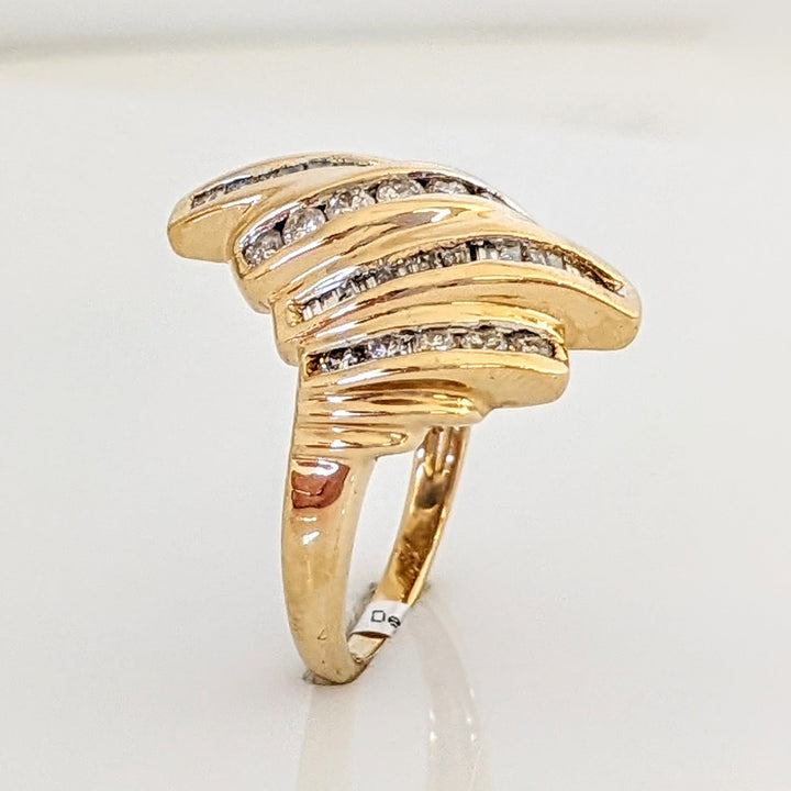 10K .65 CARAT TOTAL WEIGHT I1 H DIAMOND ROUND (12) BAGUETTES (30) ESTATE RING 5.8 GRAMS