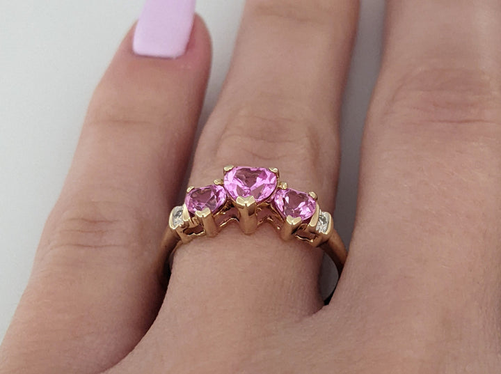 10K SYNTHETIC PINK SAPPHIRE HEART (3) WITH (2) DIAMOND ESTATE RING 1.6 GRAMS