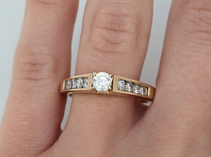14K .63 CARAT TOTAL WEIGHT SI2 G DIAMOND ROUND (9) ESTATE RING 4.0 GRAMS