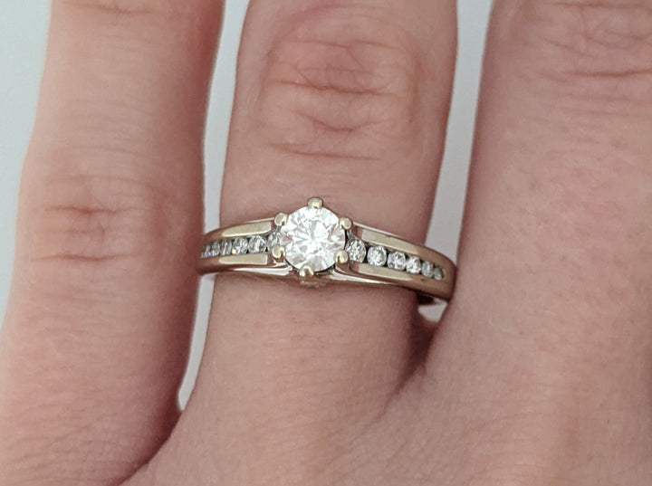 14K WHITE .53 CARAT TOTAL WEIGHT SI2 H DIAMOND ROUND (13) ESTATE RING 3.1 GRAMS