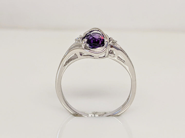 14K WHITE AMETHYST OVAL 5X7 WITH (2) DIAMOND GOLD TRIM TOP ESTATE RING 2.2 GRAMS