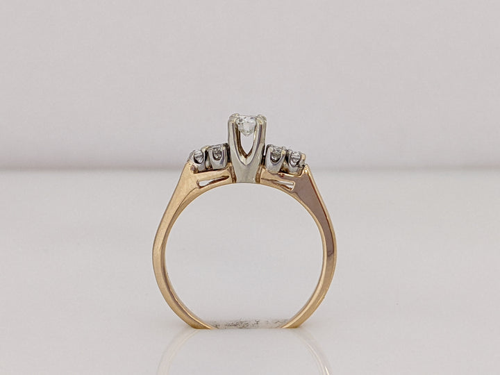 14K .36 CARAT TOTAL WEIGHT I1 H DIAMOND ROUND (7) ESTATE RING 2.6 GRAMS