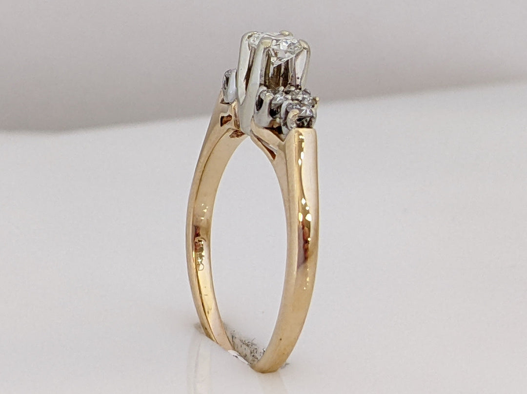 14K .36 CARAT TOTAL WEIGHT I1 H DIAMOND ROUND (7) ESTATE RING 2.6 GRAMS