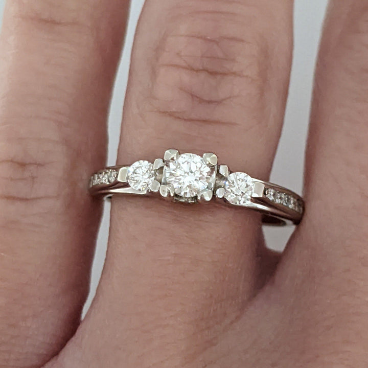 14K WHITE .46 CARAT TOTAL WEIGHT SI2 H DIAMOND ROUND (13) TRINITY ESTATE RING 3.2G