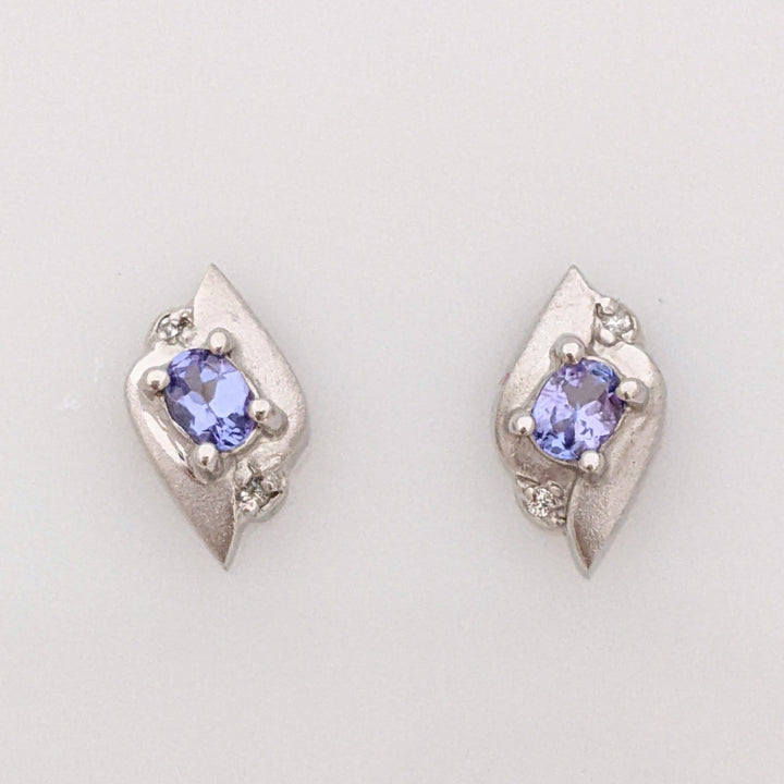 14K WHITE TANZANITE OVAL (2) 3X4 WITH (4) MELEE ESTATE EARRINGS 2.1 GRAMS