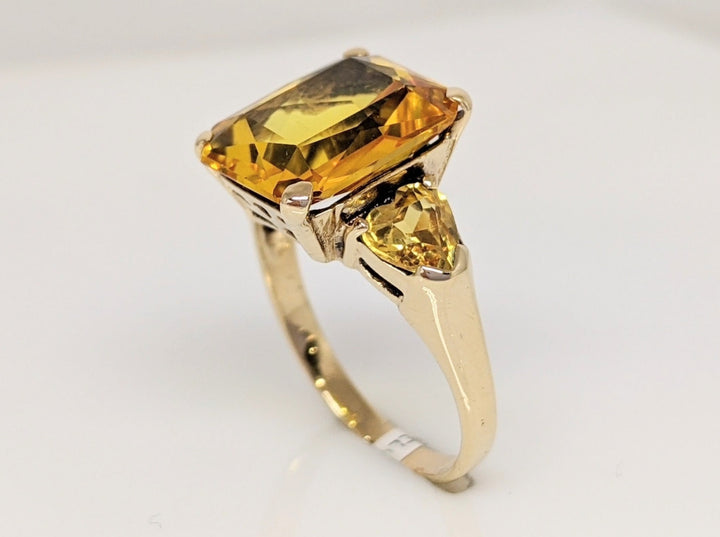 10K CITRINE EMERALD CUT 10X12 WITH (2) HEART ESTATE RING 3.9 GRAMS