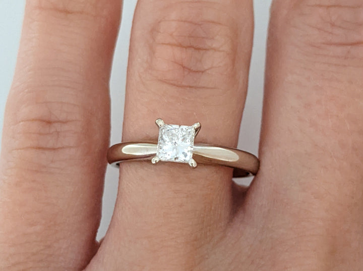 14K WHITE .47 CARAT TOTAL SI2 H DIAMOND PRINCESS CUT ESTATE RING 2.2 GRAMS