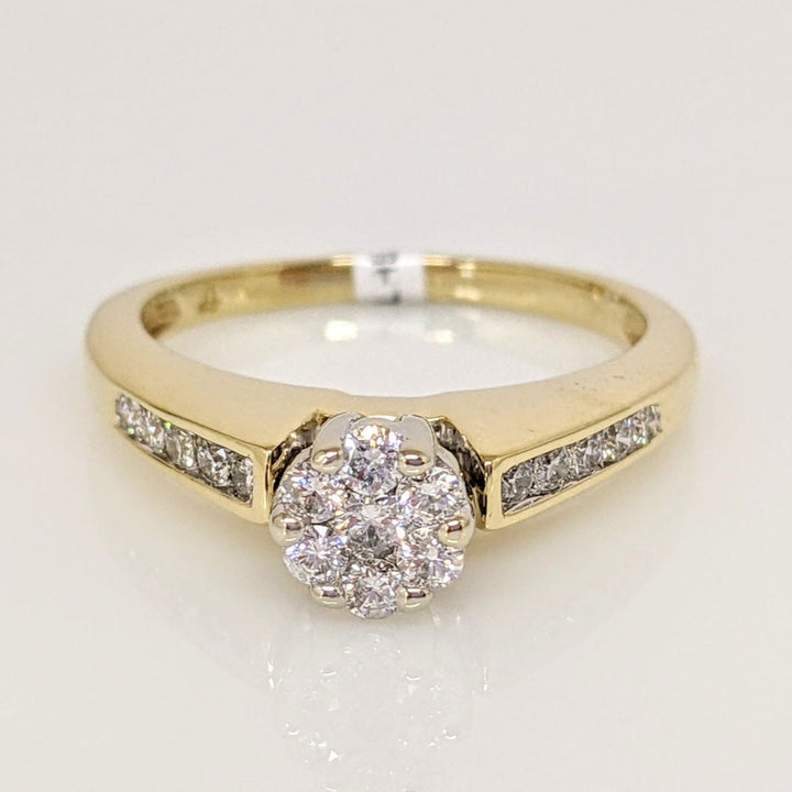 10K .41 CARAT TOTAL WEIGHT I1 H DIAMOND ROUND (17) CLUSTER TOP ESTATE RING 3.0 GRAMS