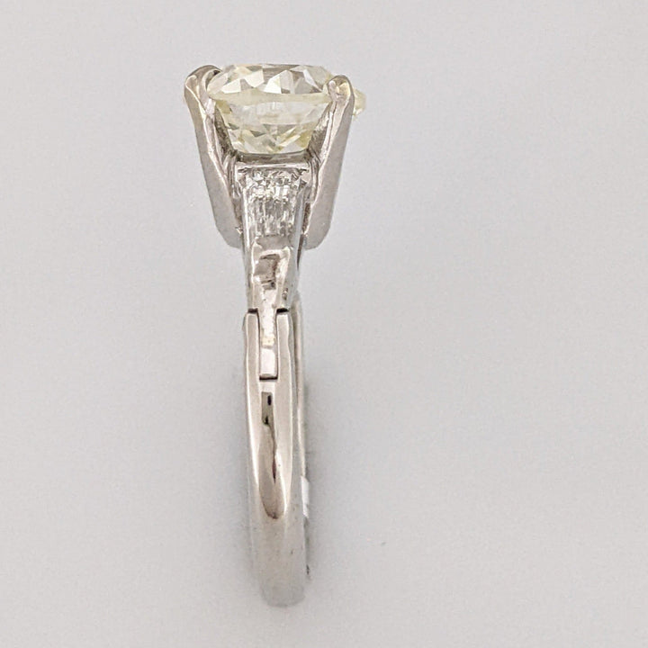 PLATINUM 3.54 CARAT TOTAL WEIGHT VVS2 N DIAMOND ROUND WITH (2) BAGUETTE ESTATE RING 6.1 GRAMS