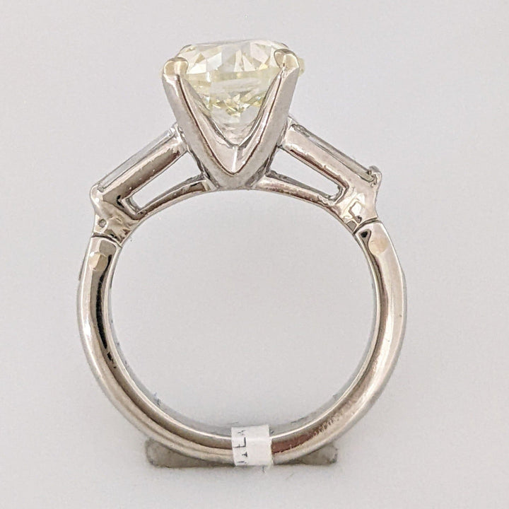 PLATINUM 3.54 CARAT TOTAL WEIGHT VVS2 N DIAMOND ROUND WITH (2) BAGUETTE ESTATE RING 6.1 GRAMS