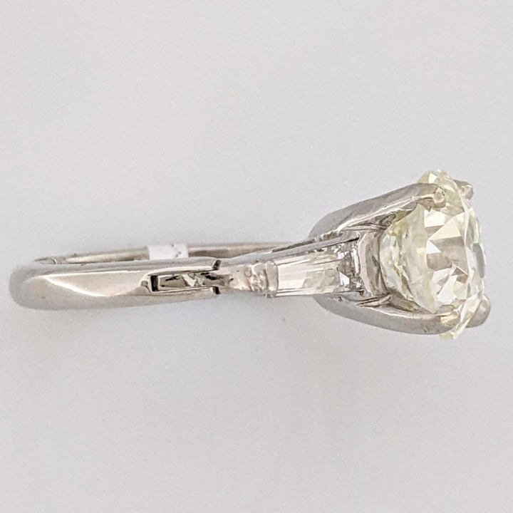 PLATINUM 3.54 CARAT TOTAL WEIGHT VVS2 N DIAMOND ROUND WITH (2) BAGUETTE ESTATE RING 6.1 GRAMS