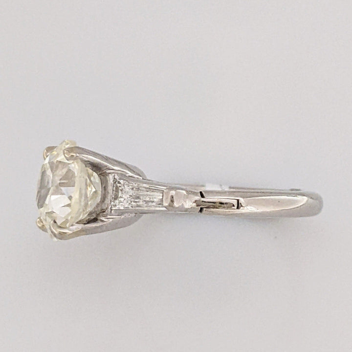 PLATINUM 3.54 CARAT TOTAL WEIGHT VVS2 N DIAMOND ROUND WITH (2) BAGUETTE ESTATE RING 6.1 GRAMS