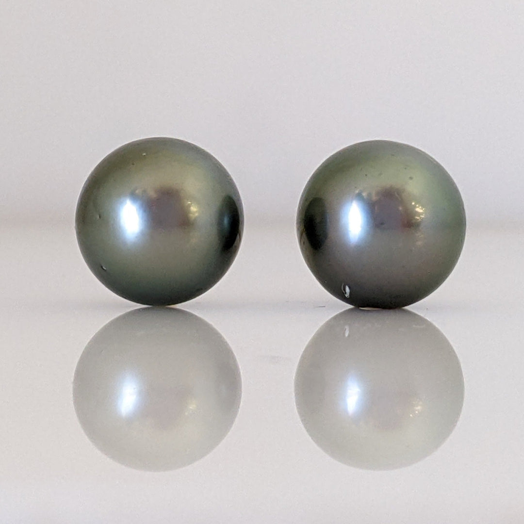 18K PEARL TAHITIAN CULTURED 9.4MM ESTATE STUD EARINGS 2.9 GRAMS