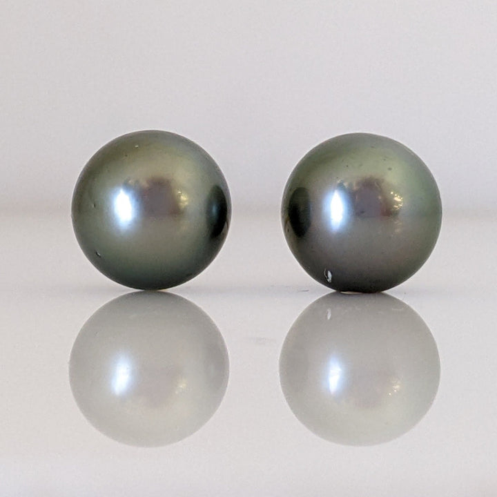 18K PEARL TAHITIAN CULTURED 9.4MM ESTATE STUD EARINGS 2.9 GRAMS
