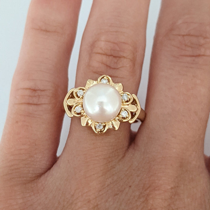 10K PEARL ROUND 8MM WITH (6) MELEE ESTATE RING 3.2 GRAMS