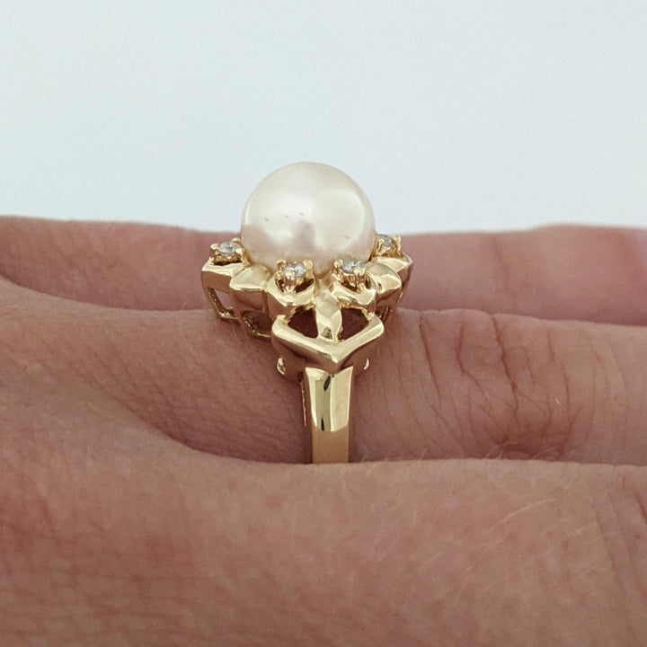 10K PEARL ROUND 8MM WITH (6) MELEE ESTATE RING 3.2 GRAMS