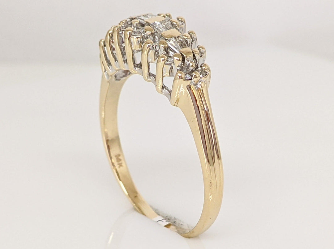 14K .47 CARAT TOTAL WEIGHT SI2 G DIAMOND ROUND (16) BAGUETTES (10) ESTATE RING 4.3 GRAMS