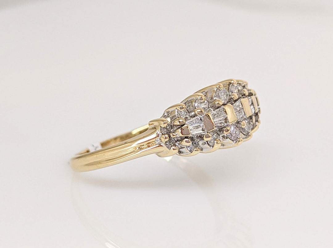 14K .47 CARAT TOTAL WEIGHT SI2 G DIAMOND ROUND (16) BAGUETTES (10) ESTATE RING 4.3 GRAMS