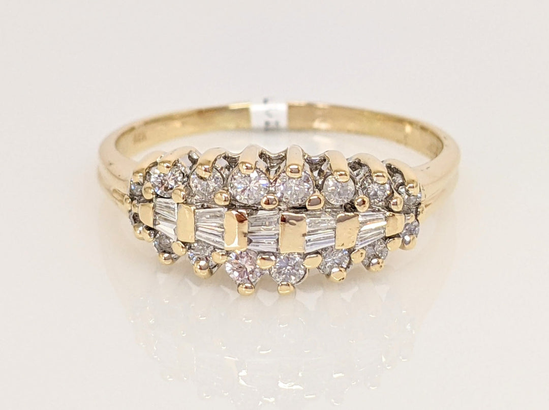 14K .47 CARAT TOTAL WEIGHT SI2 G DIAMOND ROUND (16) BAGUETTES (10) ESTATE RING 4.3 GRAMS