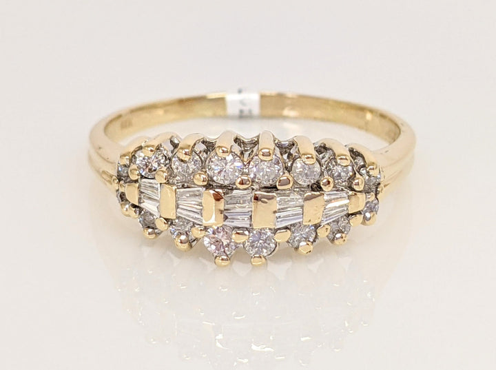 14K .47 CARAT TOTAL WEIGHT SI2 G DIAMOND ROUND (16) BAGUETTES (10) ESTATE RING 4.3 GRAMS