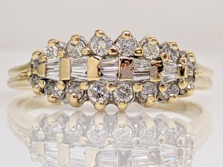 14K .47 CARAT TOTAL WEIGHT SI2 G DIAMOND ROUND (16) BAGUETTES (10) ESTATE RING 4.3 GRAMS