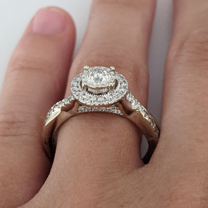 14K WHITE .66 CARAT TOTAL WEIGHT I1 I DIAMOND ROUND (46) HALO ESTATE RING 4.5 GRAMS