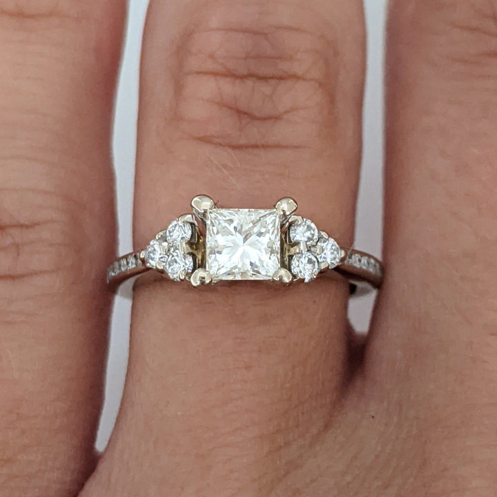 14K WHITE .72 CARAT TOTAL WEIGHT SI2-I1 H DIAMOND PRINCESS CUT (1) ROUND ESTATE RING 3.2 GRAMS