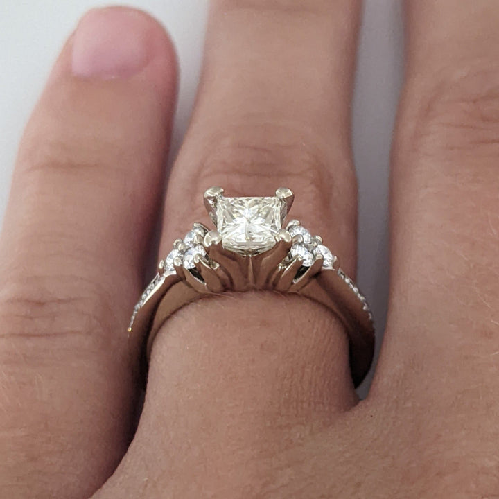 14K WHITE .72 CARAT TOTAL WEIGHT SI2-I1 H DIAMOND PRINCESS CUT (1) ROUND ESTATE RING 3.2 GRAMS