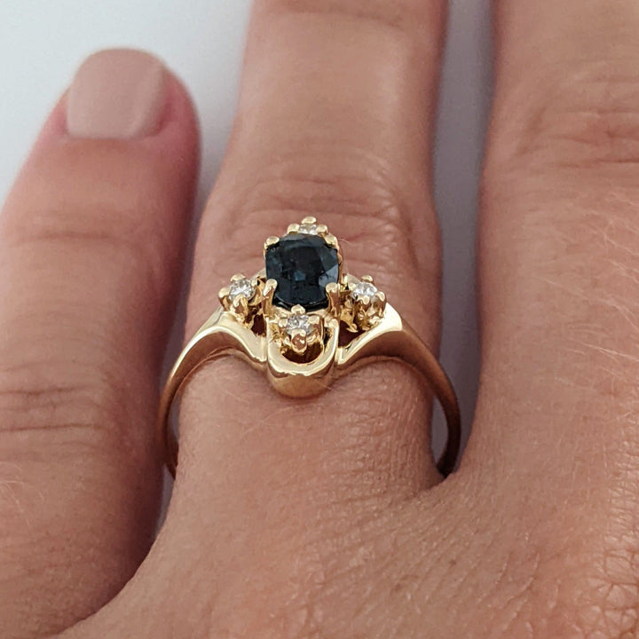 14K SAPPHIRE OVAL 4X6 WITH (4) MELEE ESTATE RING 2.4 GRAMS