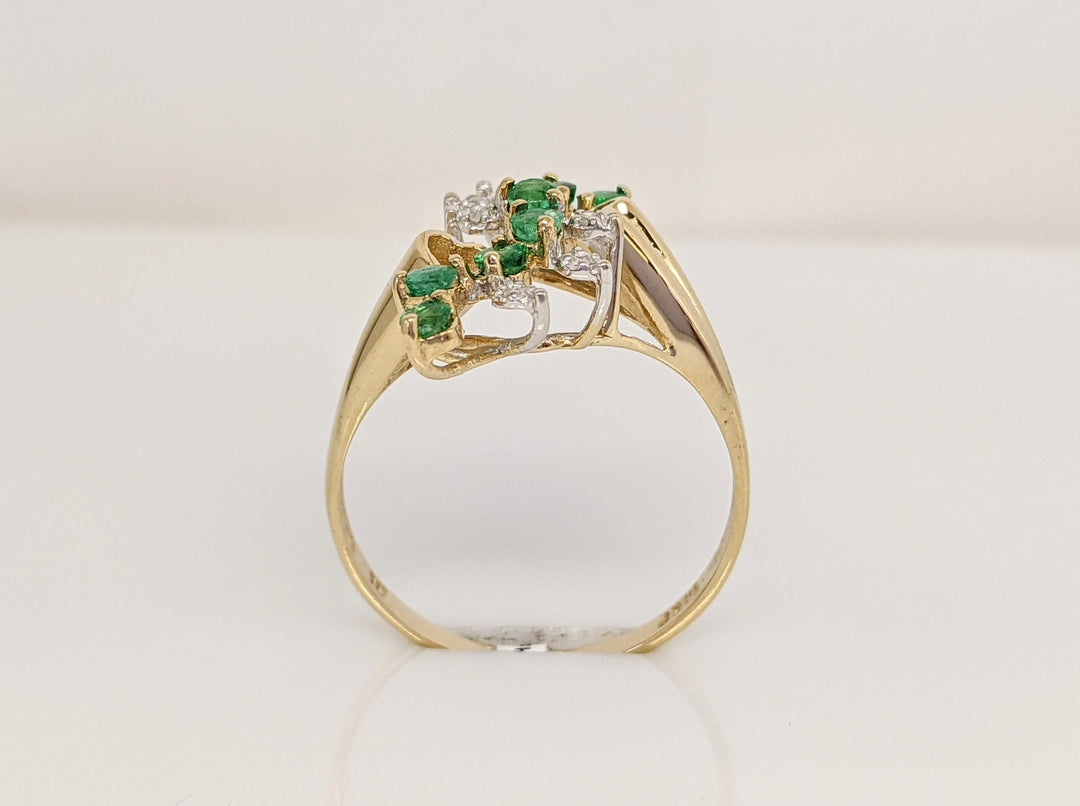 14K EMERALD ROUND (8) 2.3MM WITH (6) MELEE ESTATE RING 3.0 GRAMS