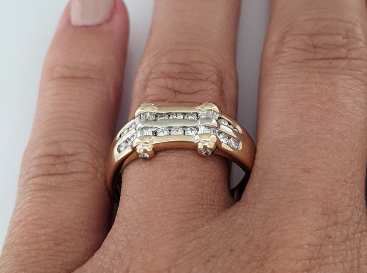 14K .46 CARAT TOTAL WEIGHT I1 H DIAMOND ROUND (18) BAGUETTE (12) 5.2 GRAMS
