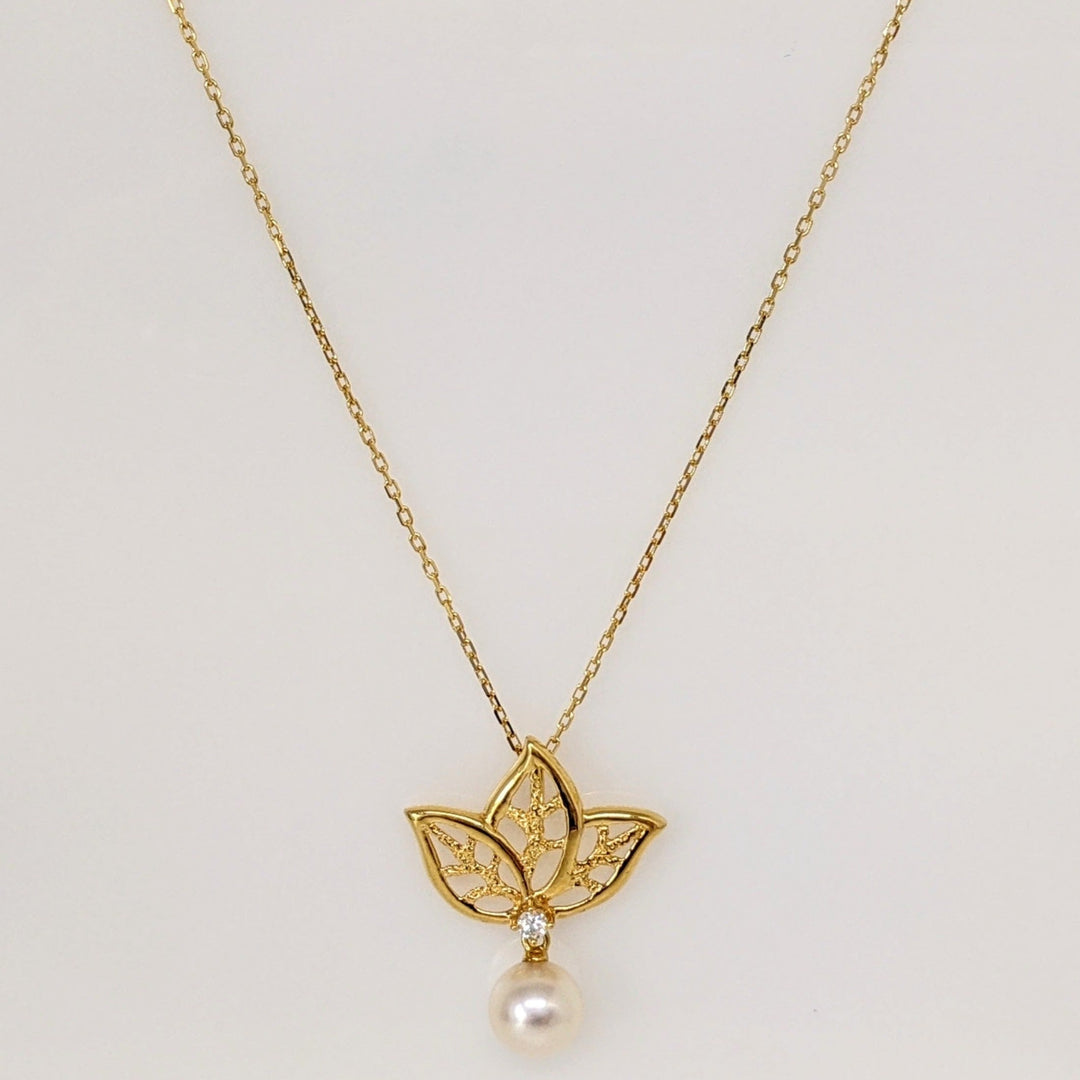 14K PEARL ROUND 7MM WITH MELEE (3) LEAF ESTATE PENDANT & CHAIN 3.4 GRAMS