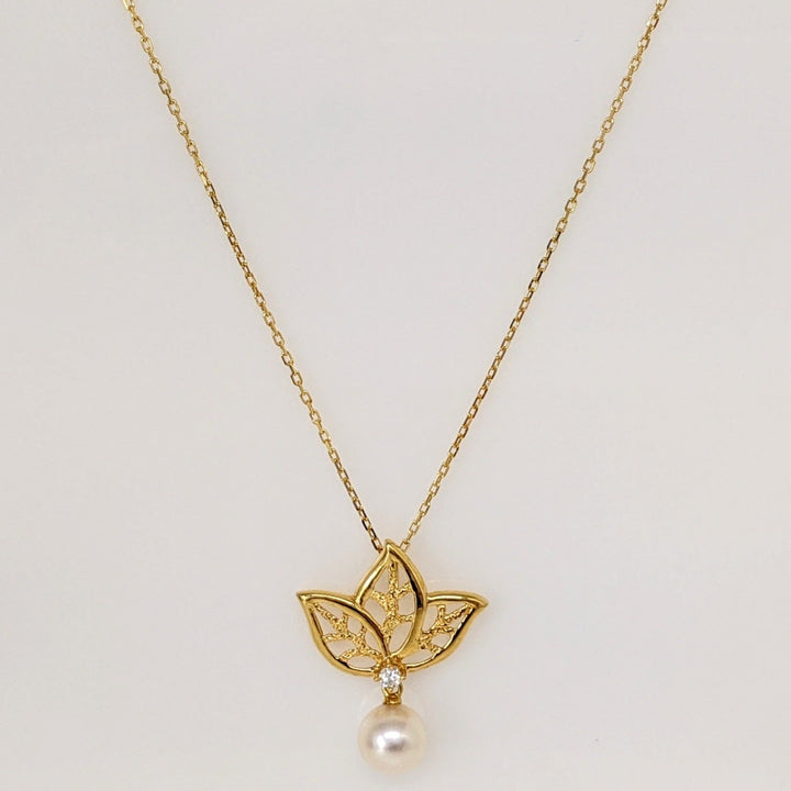 14K PEARL ROUND 7MM WITH MELEE (3) LEAF ESTATE PENDANT & CHAIN 3.4 GRAMS