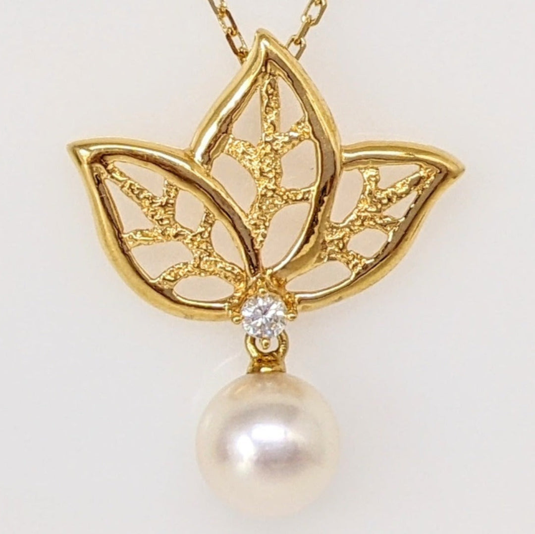 14K PEARL ROUND 7MM WITH MELEE (3) LEAF ESTATE PENDANT & CHAIN 3.4 GRAMS
