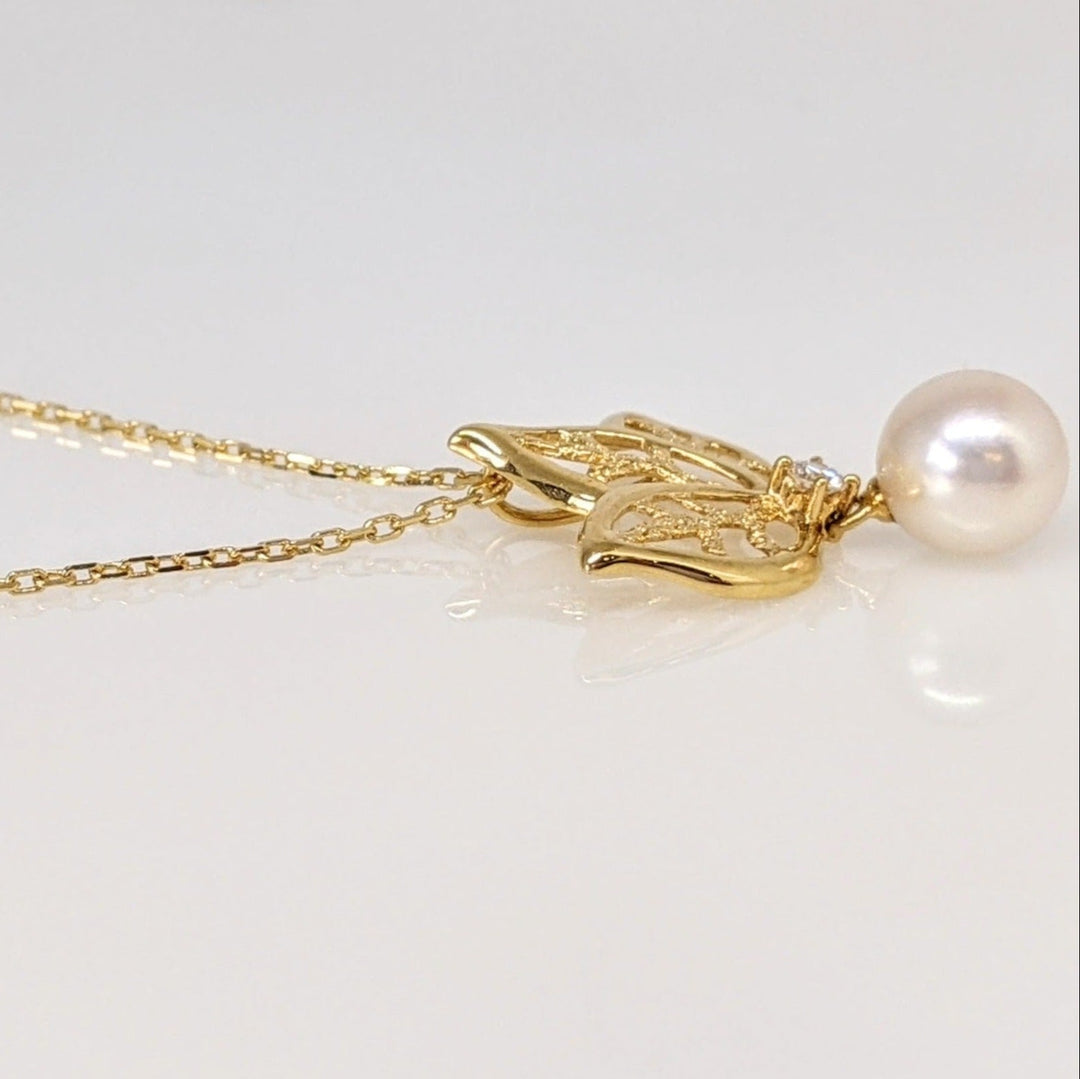 14K PEARL ROUND 7MM WITH MELEE (3) LEAF ESTATE PENDANT & CHAIN 3.4 GRAMS