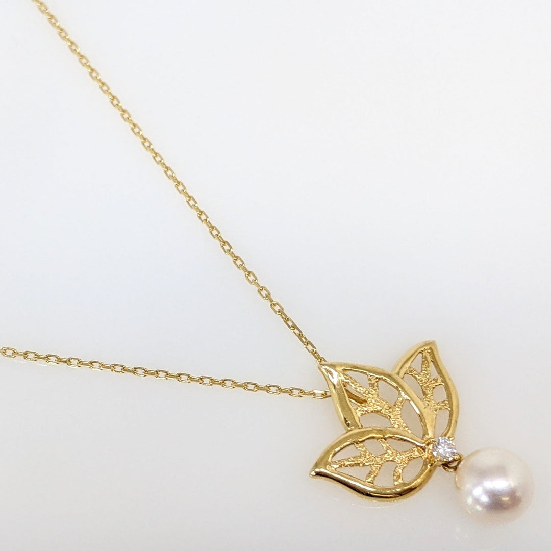 14K PEARL ROUND 7MM WITH MELEE (3) LEAF ESTATE PENDANT & CHAIN 3.4 GRAMS