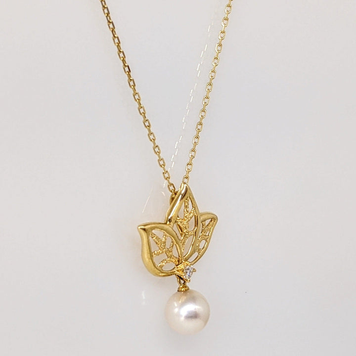 14K PEARL ROUND 7MM WITH MELEE (3) LEAF ESTATE PENDANT & CHAIN 3.4 GRAMS
