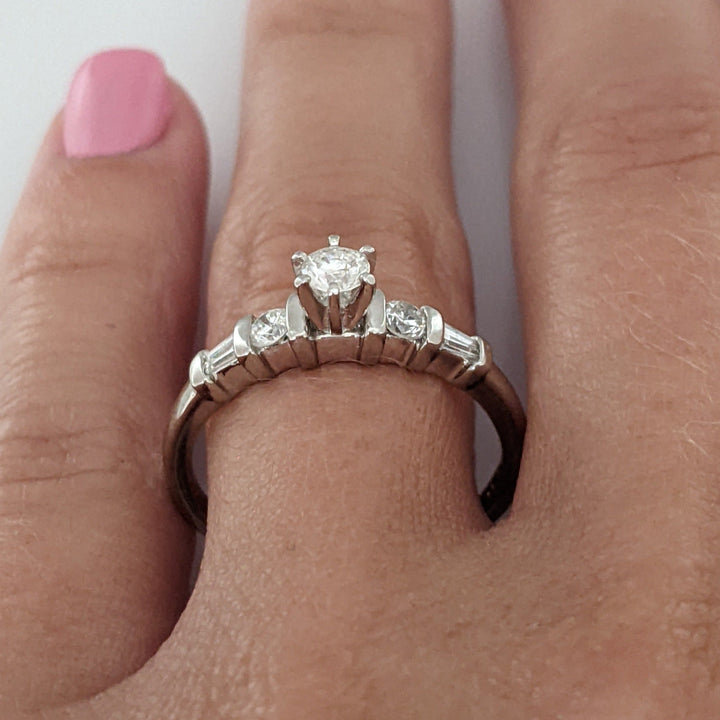 PLATINUM .25 CARAT TOTAL WEIGHT I1 G DIAMOND ROUND (5) ESTATE RING 3.9 GRAMS