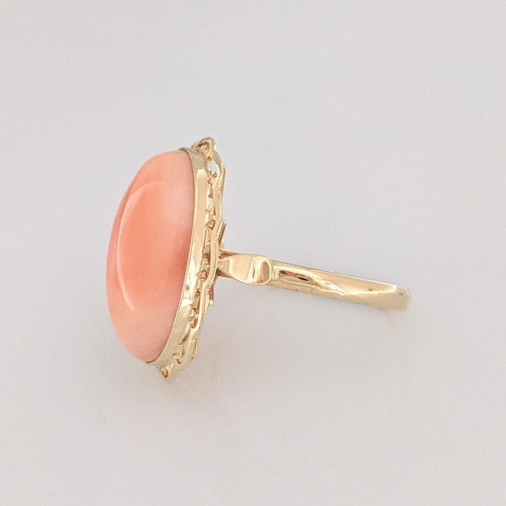 14K PINK CORAL OVAL 13X18 CABOCHON WITH GOLD TRIM ESTATE RING 4.1 GRAMS
