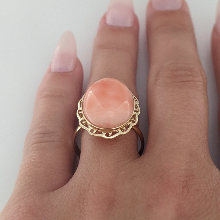 14K PINK CORAL OVAL 13X18 CABOCHON WITH GOLD TRIM ESTATE RING 4.1 GRAMS