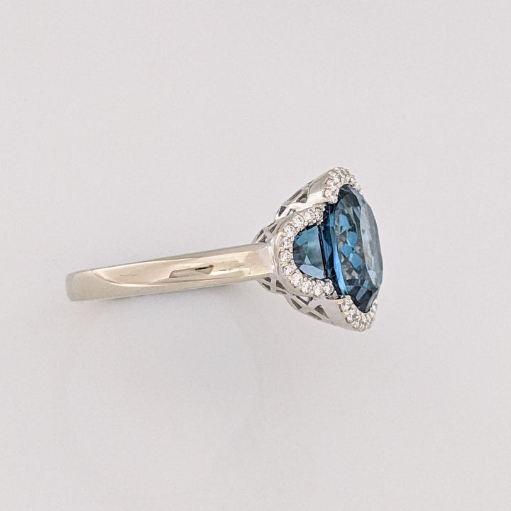 14K WHITE LONDON BLUE TOPAZ OVAL 8X10 WITH (2) TOPAZ AND .30 DIAMOND TOTAL WEIGHT ESTATE RING 4.3 GRAMS