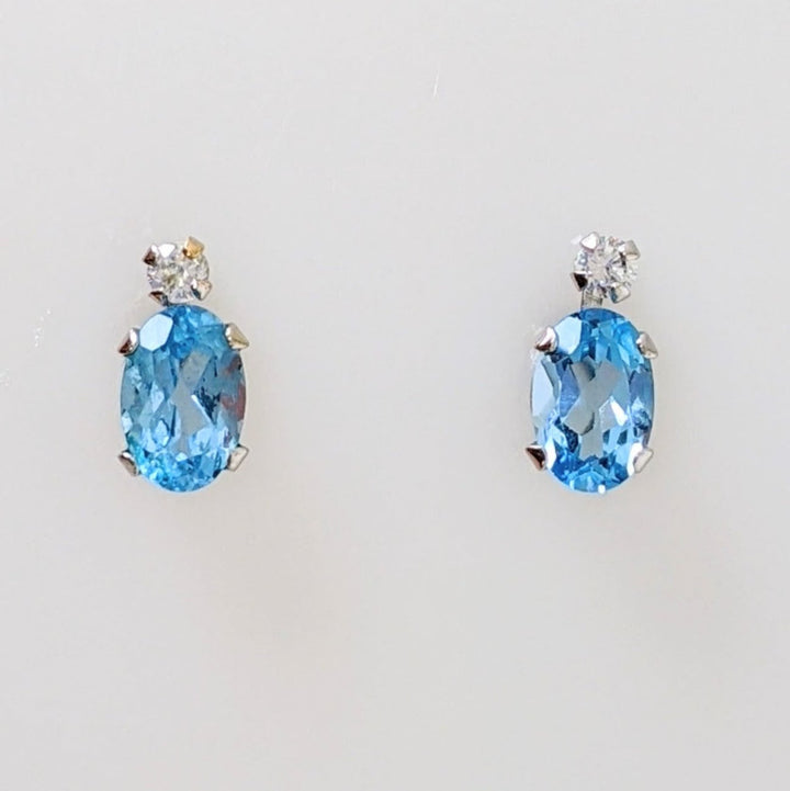 10K WHITE BLUE TOPAZ OVAL 4X6 WITH CUBIC ZIRCONIA ESTATE EARRINGS 0.6 GRAMS