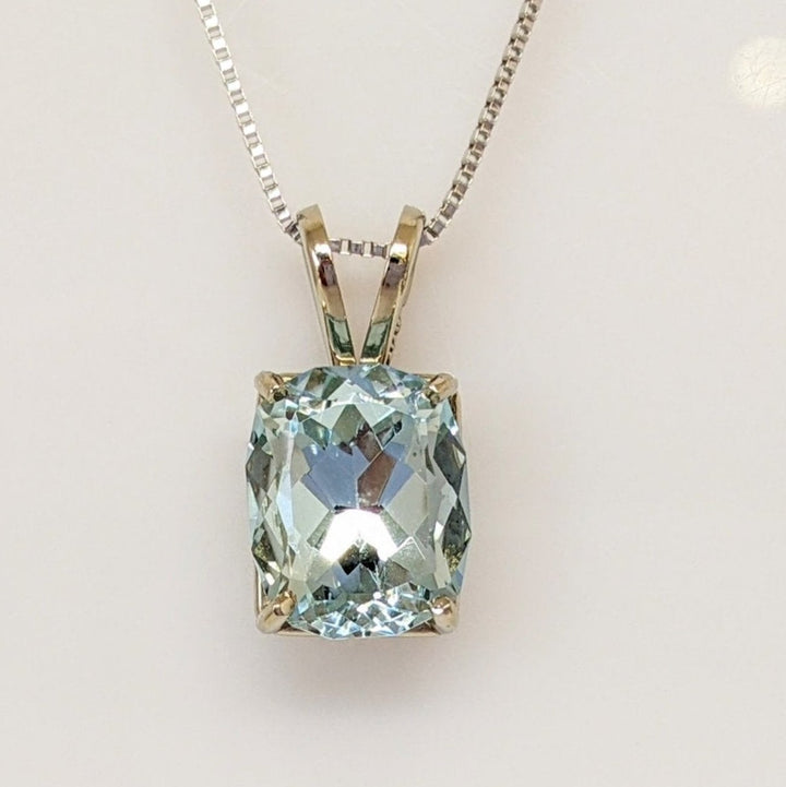 14K WHITE AQUAMARINE CUSHION 7X9 ESTATE PENDANT & CHAIN 2.6 GRAMS