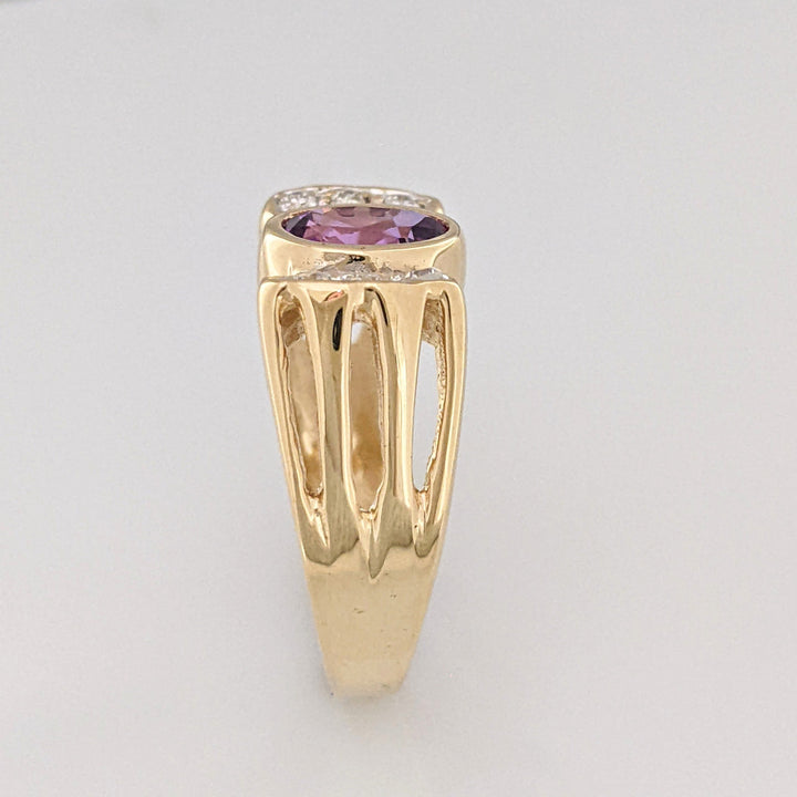 10K PURPLE LAB CREATED SAPPHIRE OVAL 6X8 BEZEL WITH (6) MELEE ESTATE RING 3.9 GRAMS