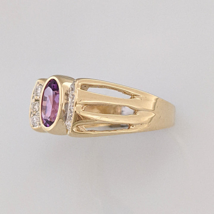 10K PURPLE LAB CREATED SAPPHIRE OVAL 6X8 BEZEL WITH (6) MELEE ESTATE RING 3.9 GRAMS