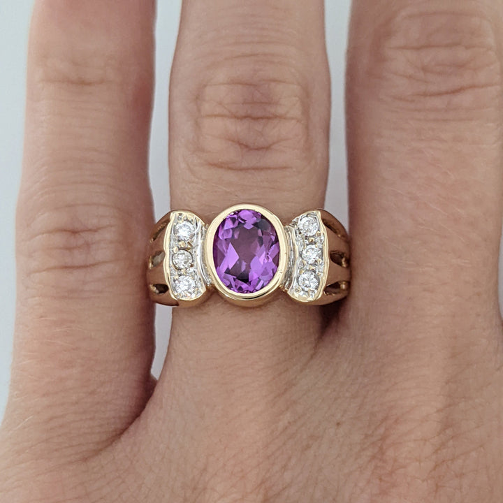 10K PURPLE LAB CREATED SAPPHIRE OVAL 6X8 BEZEL WITH (6) MELEE ESTATE RING 3.9 GRAMS