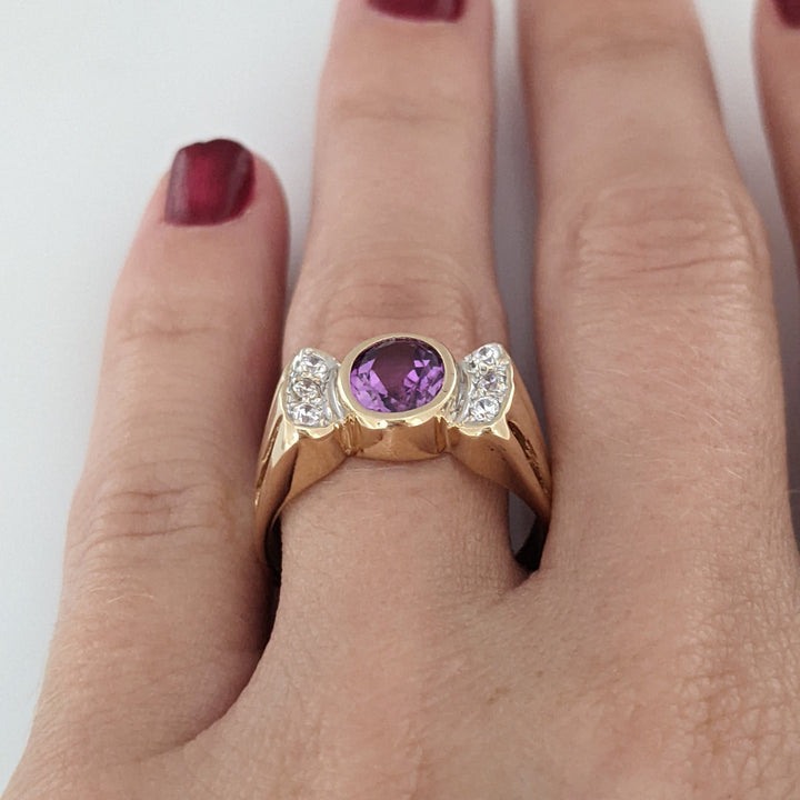 10K PURPLE LAB CREATED SAPPHIRE OVAL 6X8 BEZEL WITH (6) MELEE ESTATE RING 3.9 GRAMS