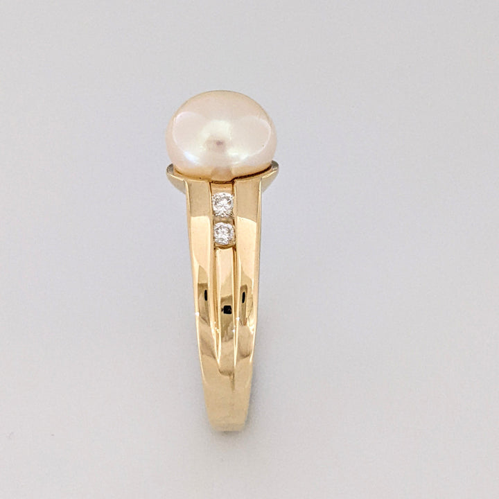 14K PEARL ROUND 8MM WITH (4) MELEE ESTATE RING 4.4 GRAMS