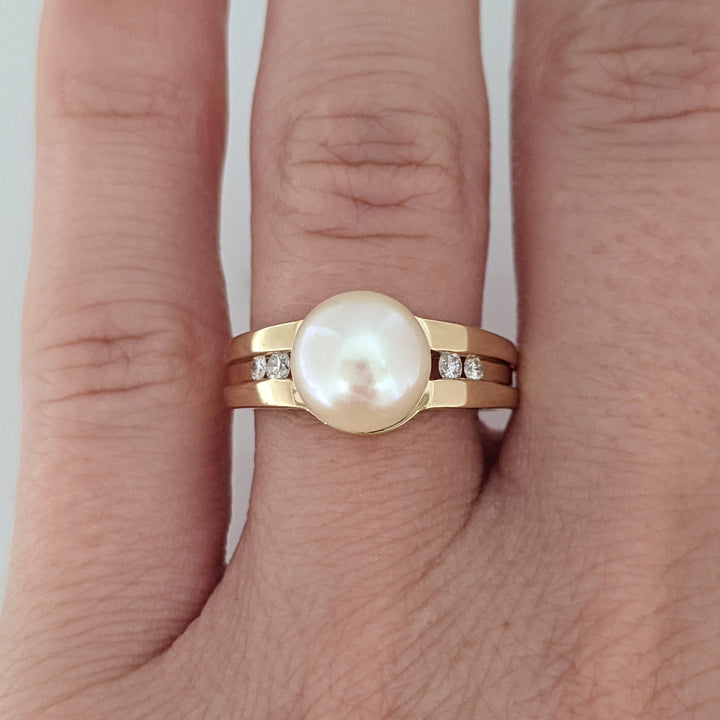 14K PEARL ROUND 8MM WITH (4) MELEE ESTATE RING 4.4 GRAMS